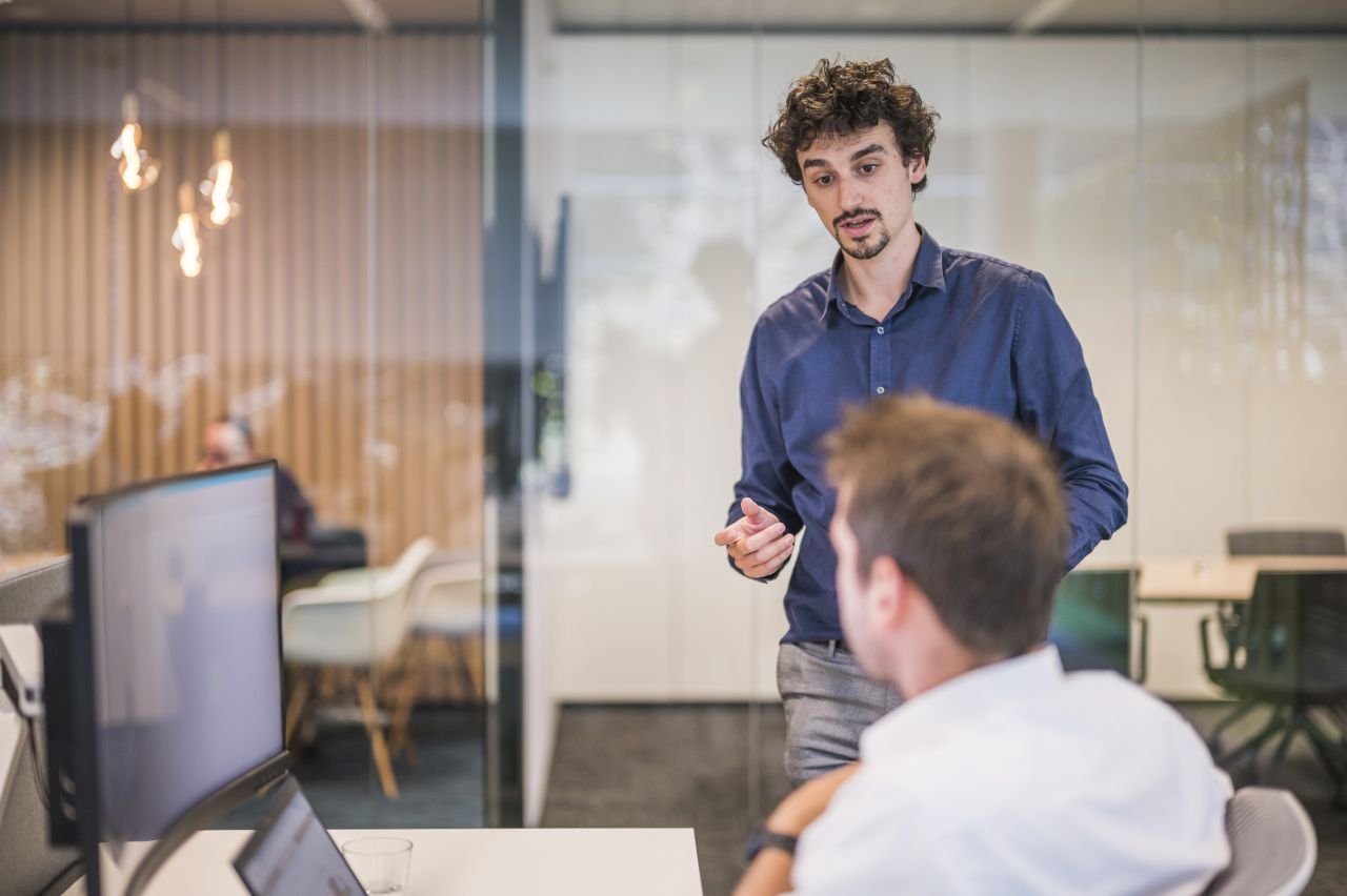 Vous travaillez avec un large éventail de clients et de secteurs